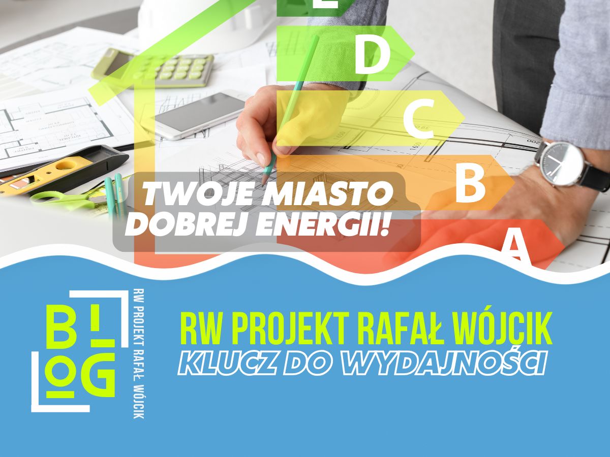 Na biurku leży świadectwo energetyczne Toruń wraz z planami architektonicznymi.